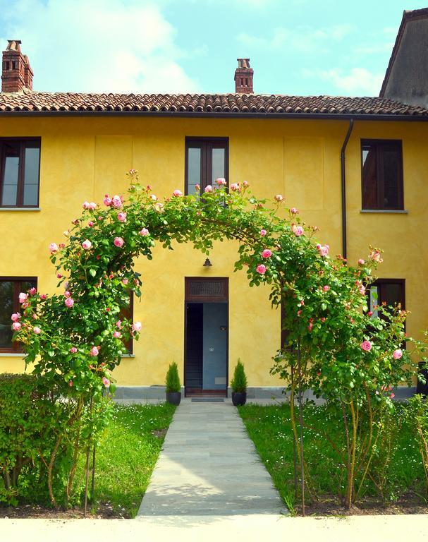 Agriturismo Borgo San Francesco Basiglio Ngoại thất bức ảnh